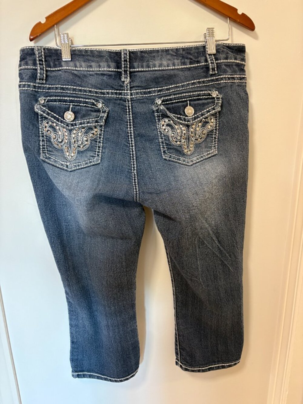 Y2K Denim Capris Dark Blue Straight Leg Sequins Stitching Size 35" Waist Bratz